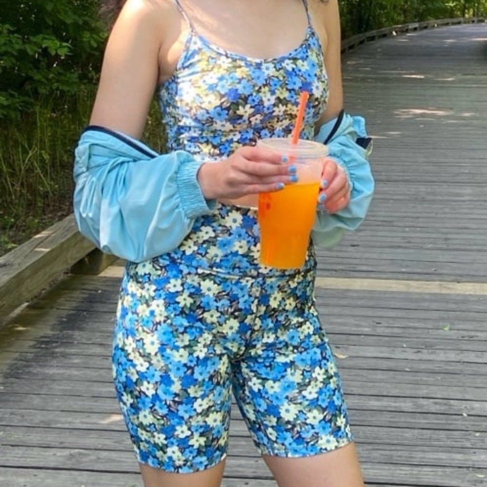 women’s small floral blue 2 piece athletic set with biker shorts and crop tank
